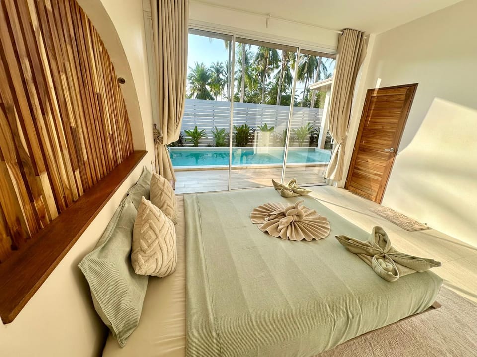Bedroom, Pool view
