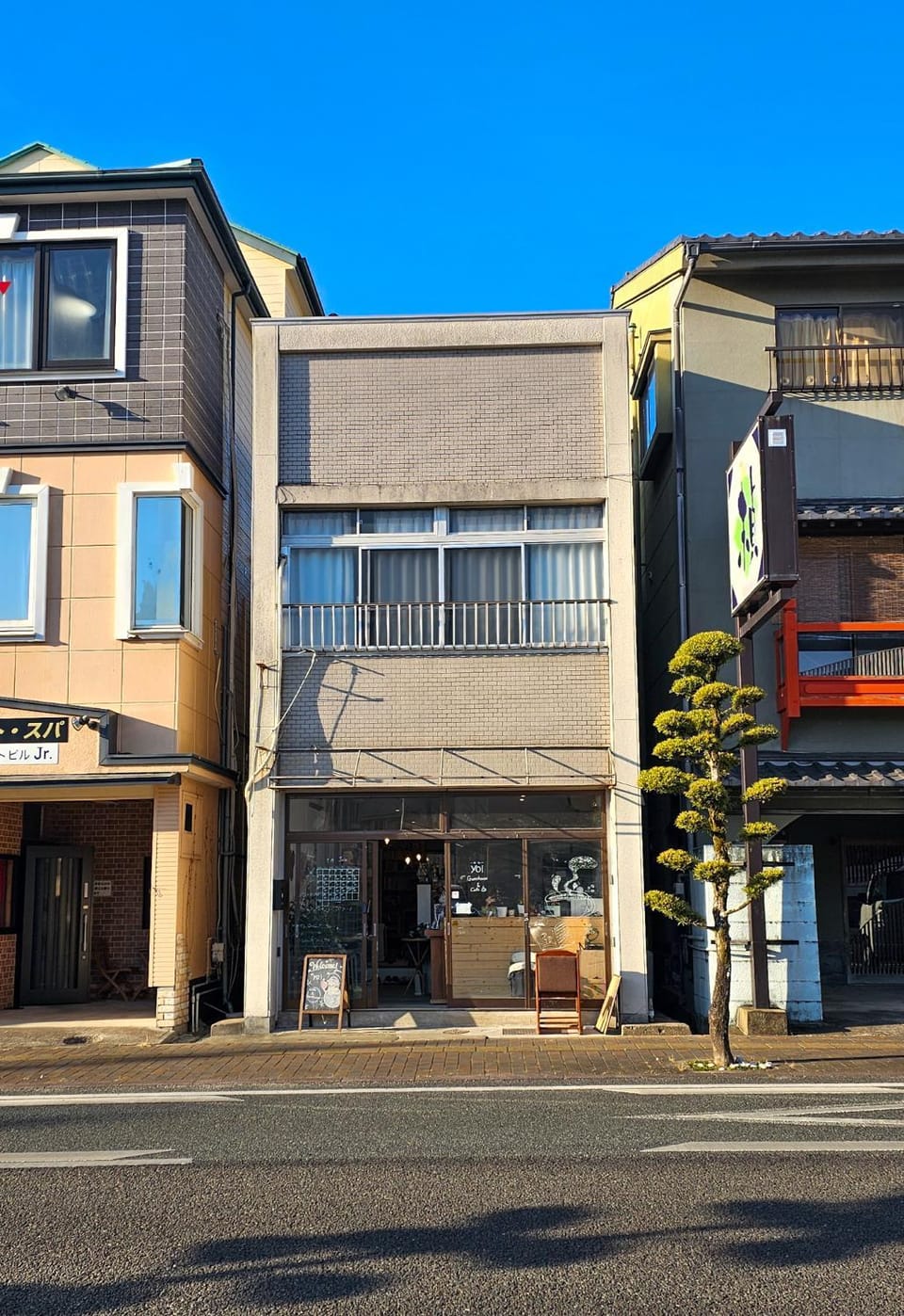 Property building, Day