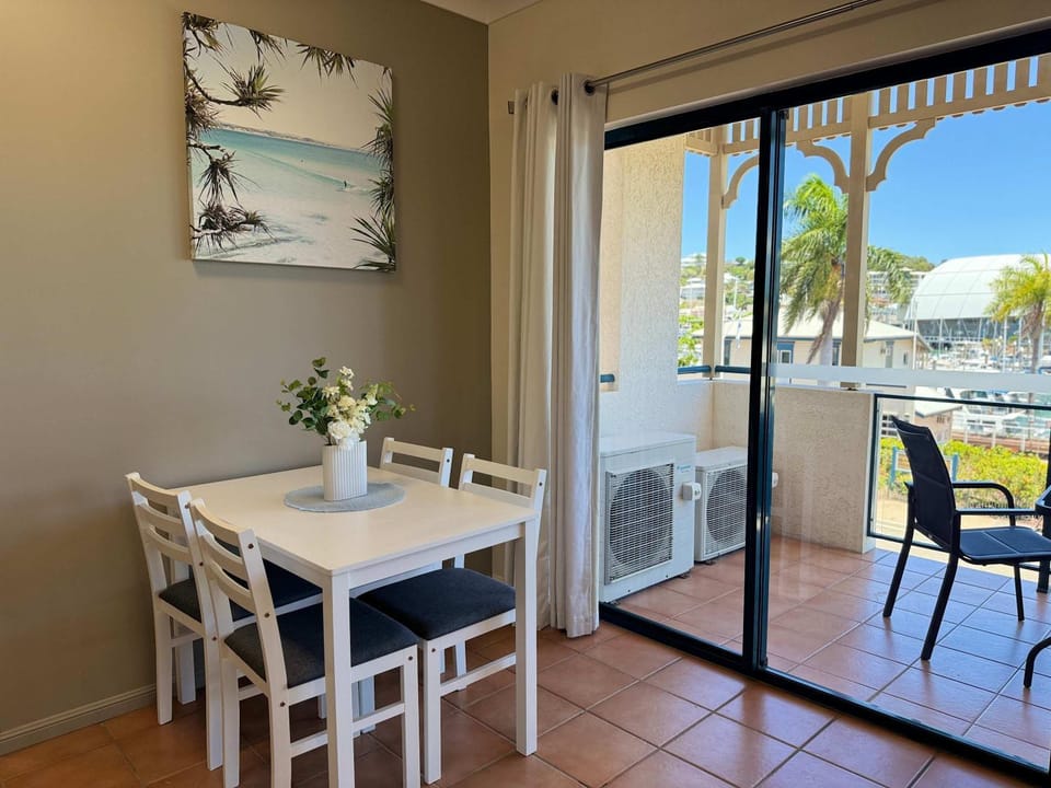 Patio, View (from property/room), Balcony/Terrace, Living room, Seating area, Dining area