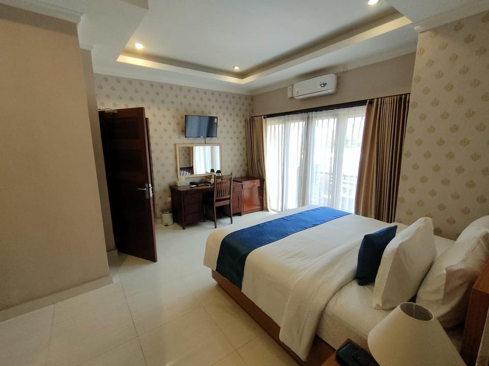 Communal lounge/ TV room, Bed, TV and multimedia, Photo of the whole room, Seating area, Evening entertainment, Bedroom, air conditioner