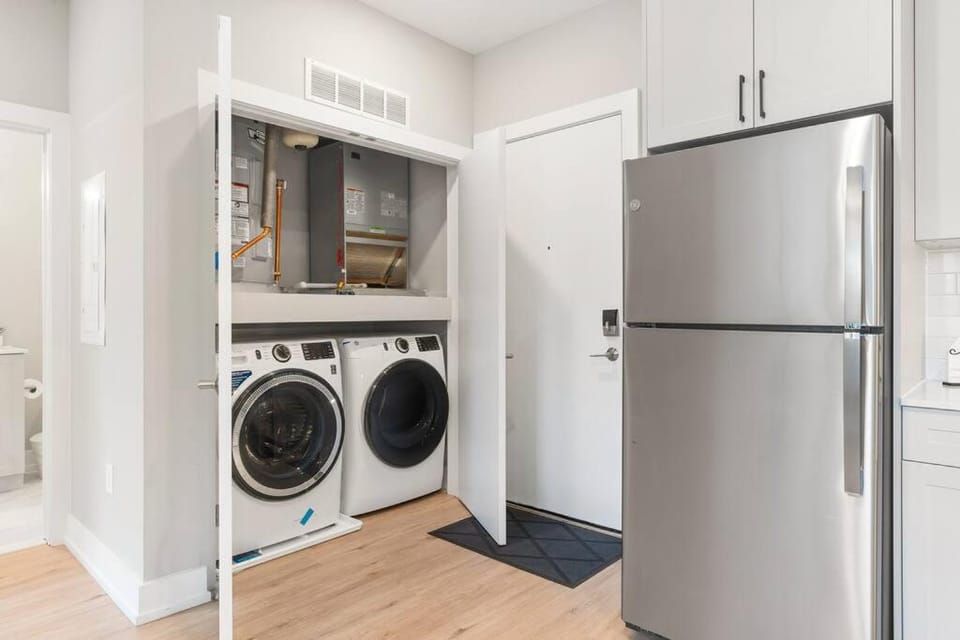Kitchen or kitchenette, washing machine, dryer