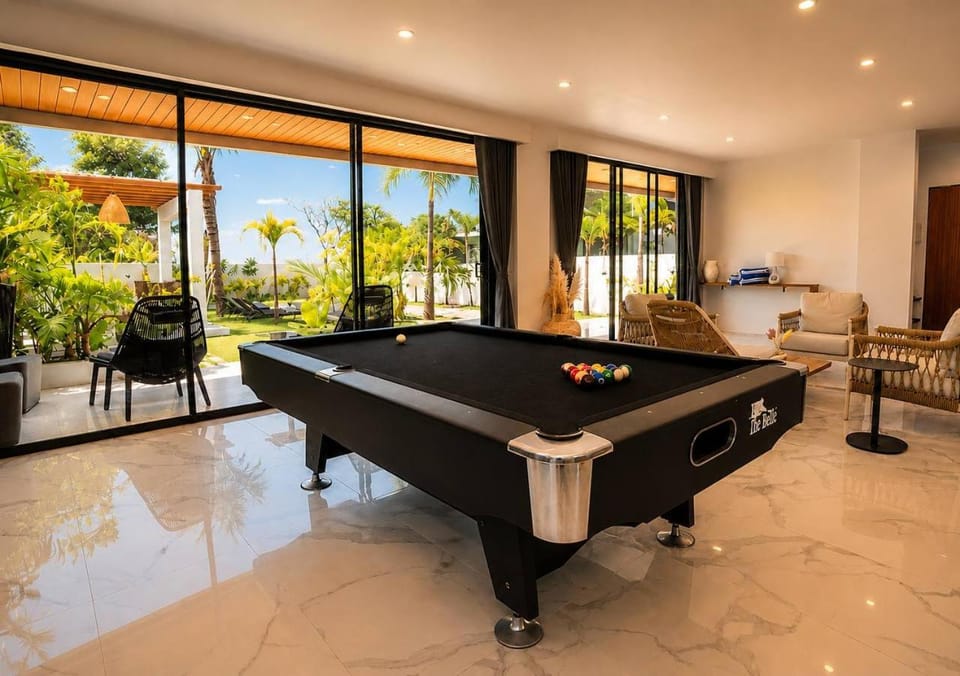Billiard, Game Room