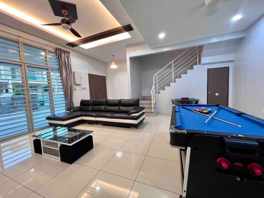 OV 4 bedrooms, family 10-14 pax homestay House in Kedah