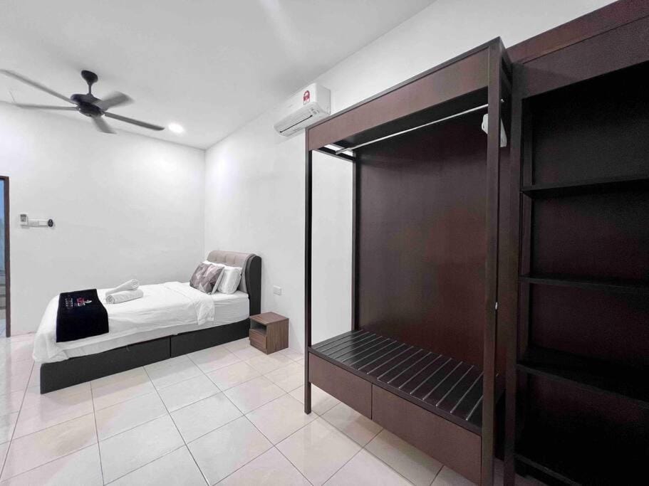 OV 4 bedrooms, family 10-14 pax homestay House in Kedah