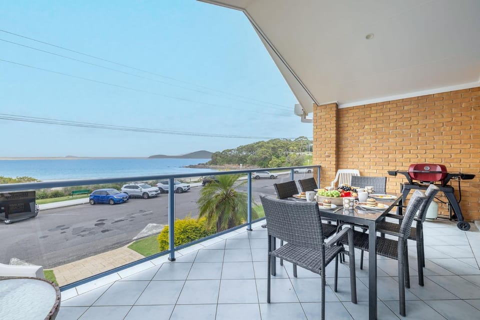Tah Villa 1, 68 Marine Dr - stunning views, linen and air con House in Fingal Bay
