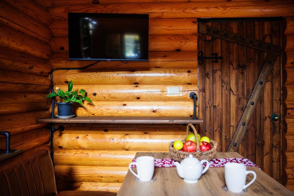 Log Cottage KUROITA Bed and Breakfast in Hakuba