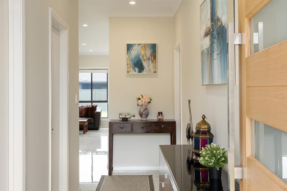 Austral Spacious large 5 br home with Central AC Villa in Sydney