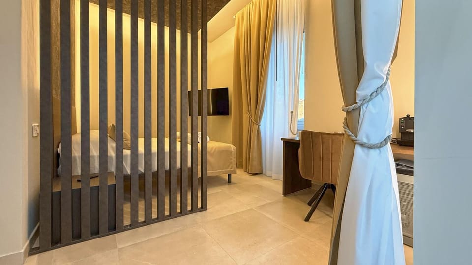Photo of the whole room, Bedroom, Internal: Not applicable to any particular room