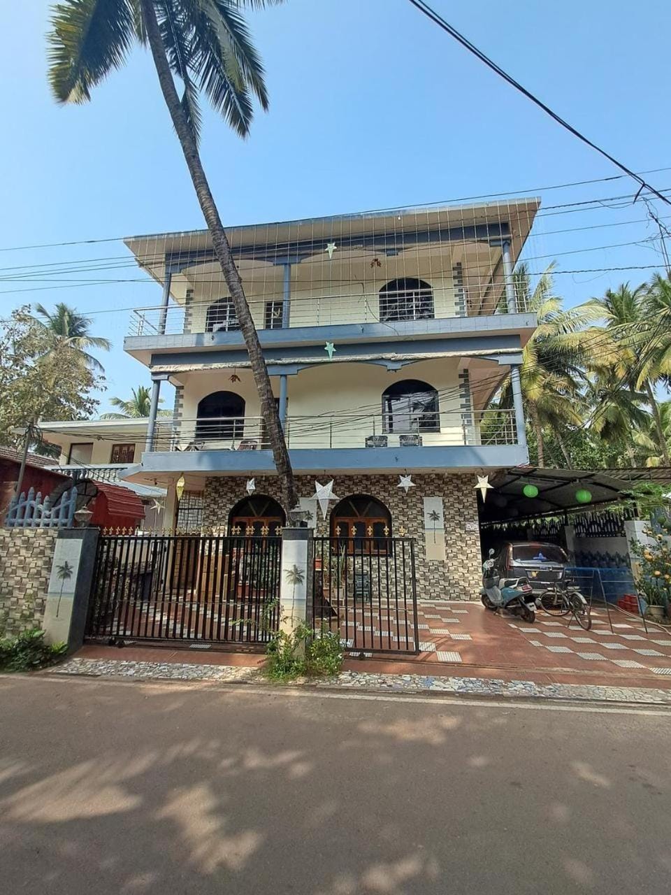 Property building, Day, Parking