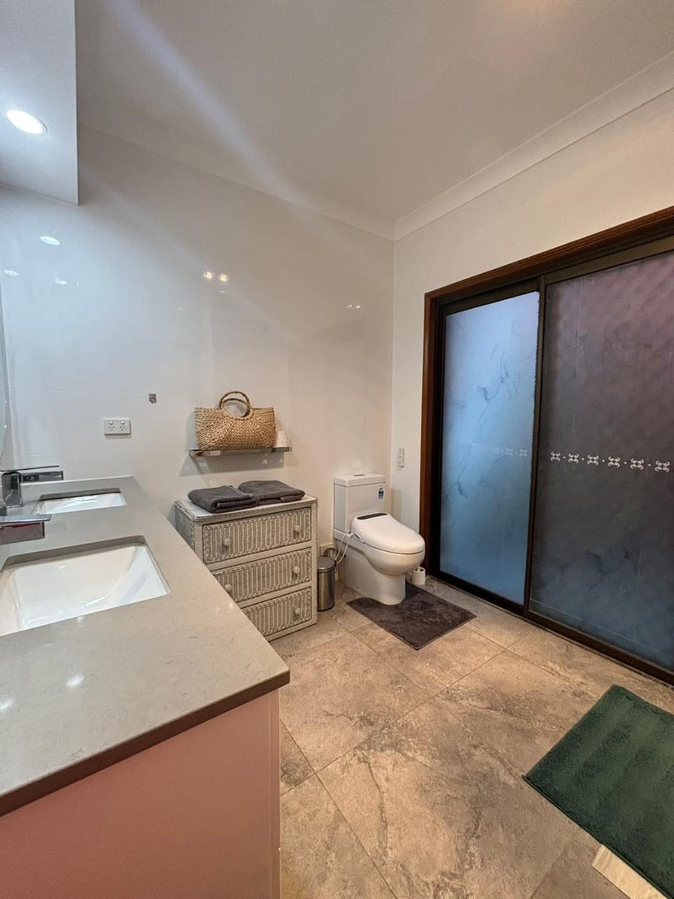 Toilet, Bathroom, towels