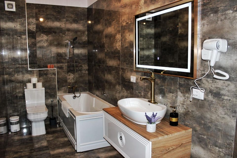 Shower, Toilet, Bathroom, Bath