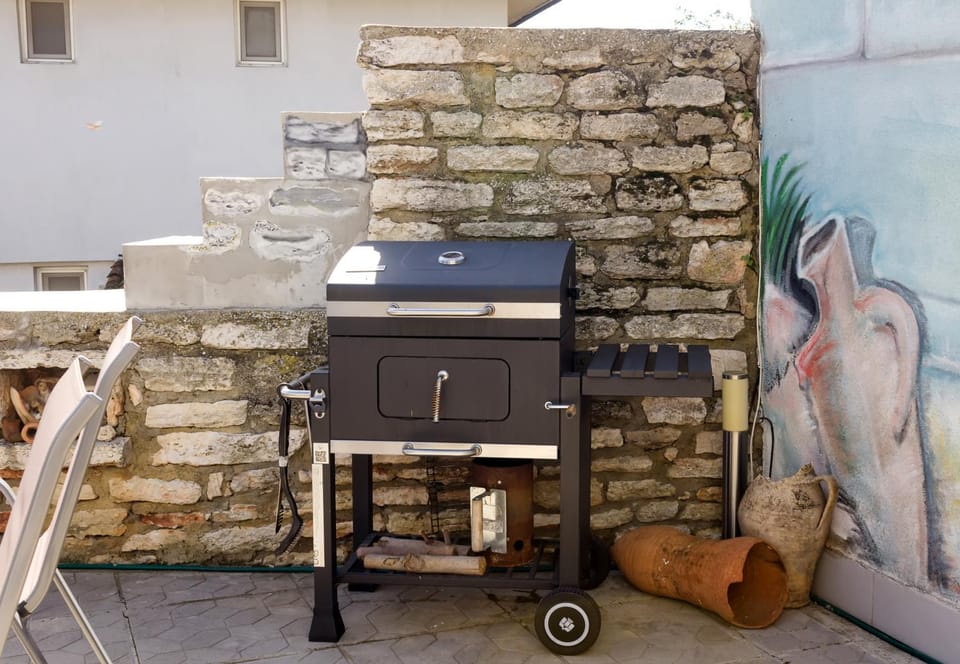 Day, BBQ facilities, Seating area, Dining area
