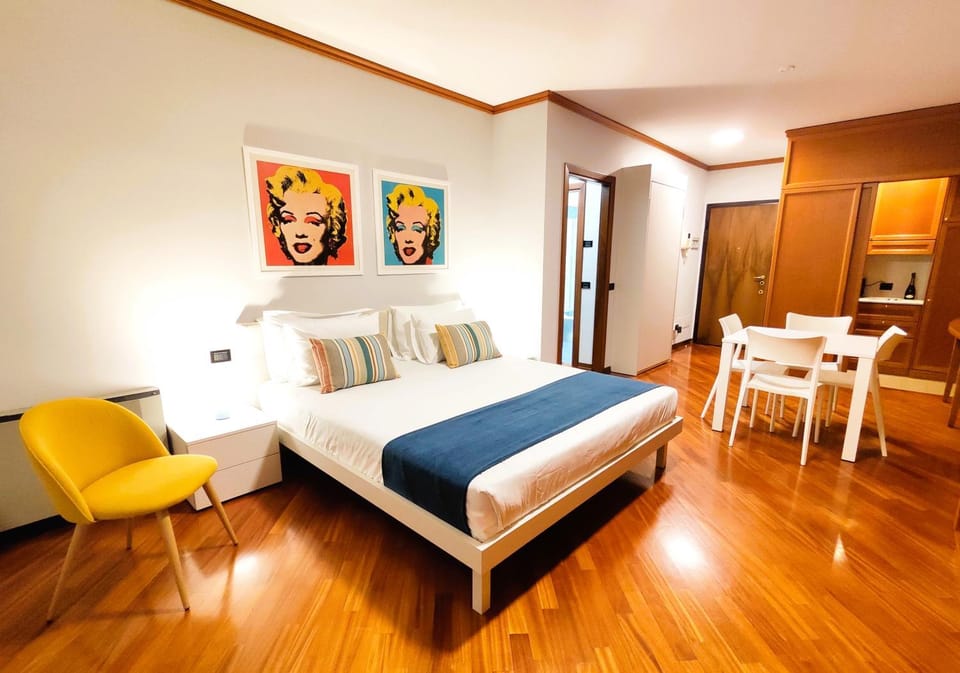 Kitchen or kitchenette, Bedroom