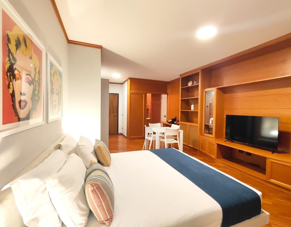 Bed, Photo of the whole room