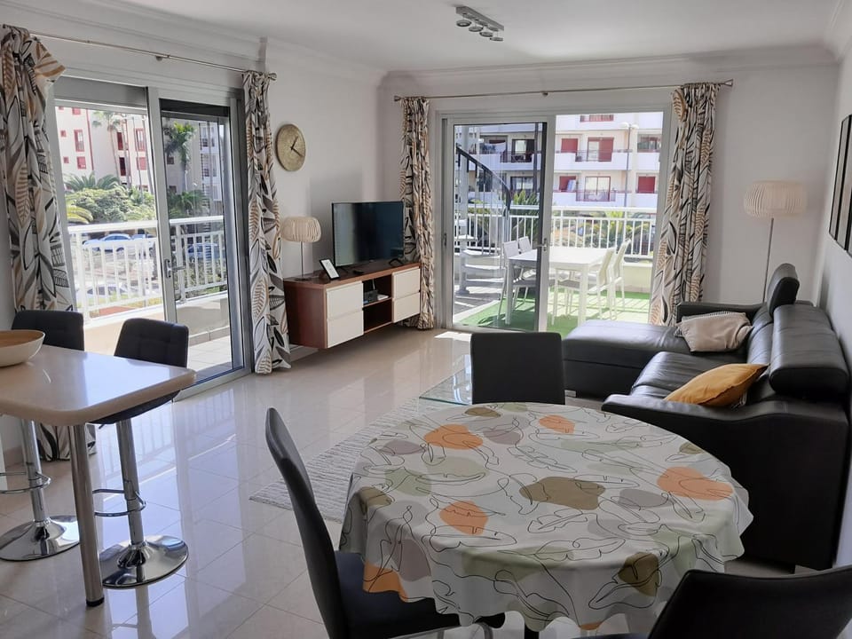 Oceanview Sundeck San Remo Apartment with garage Apartment in Palm-Mar