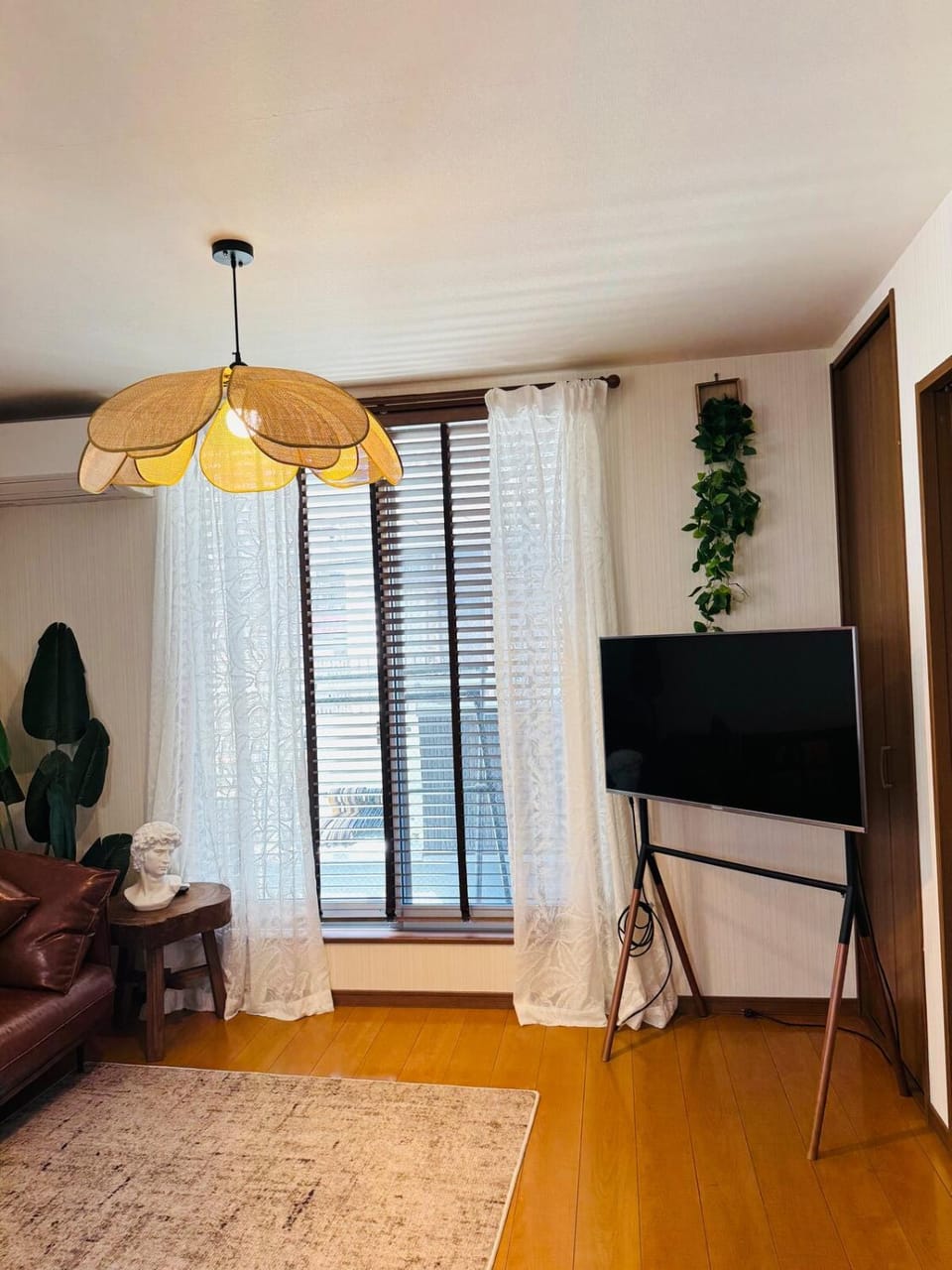 Communal lounge/ TV room, TV and multimedia, Living room, Seating area, Evening entertainment