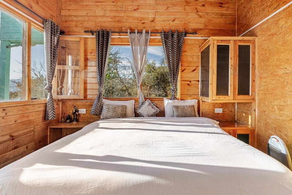 Cabin by The Woods - Mukteshwar - Authentic Forest Stay Cabin in Uttarakhand