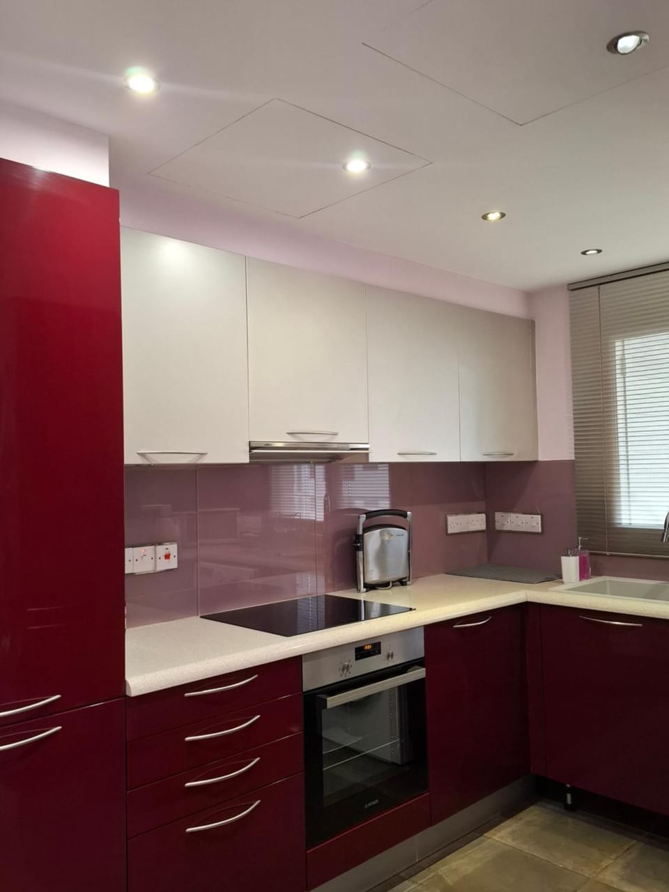 Coffee/tea facilities, Kitchen or kitchenette, dishwasher, oven, stove, toaster