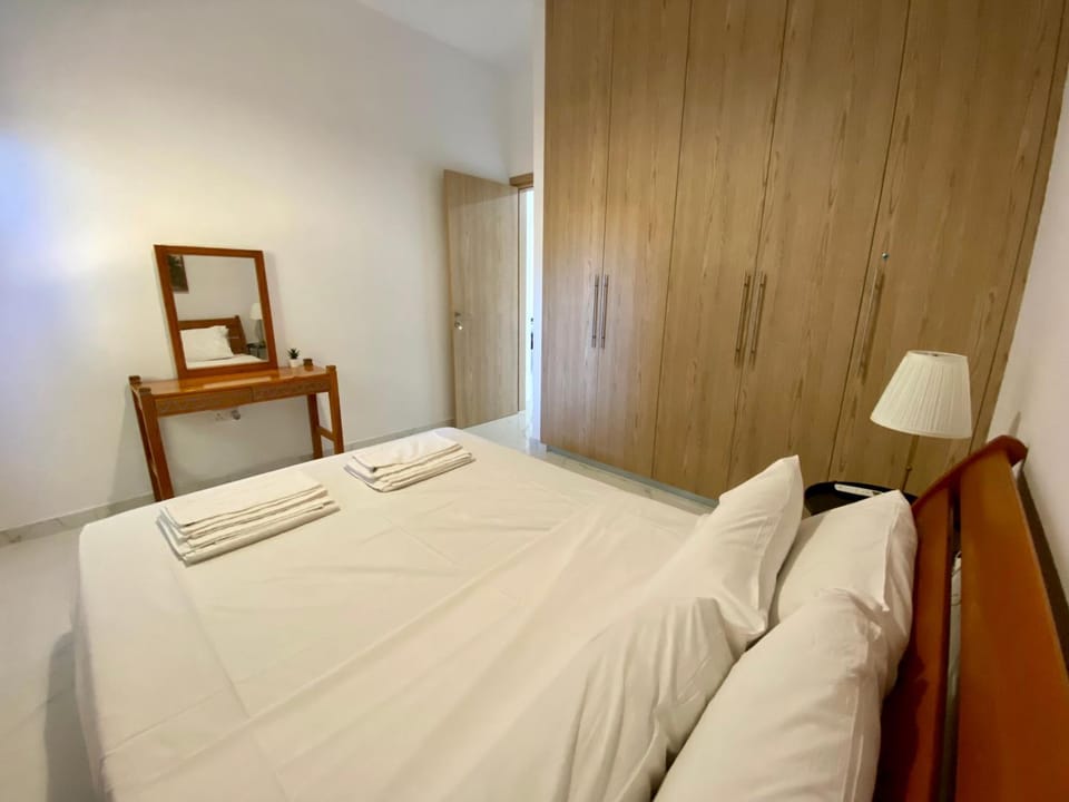 Bedroom, wardrobe