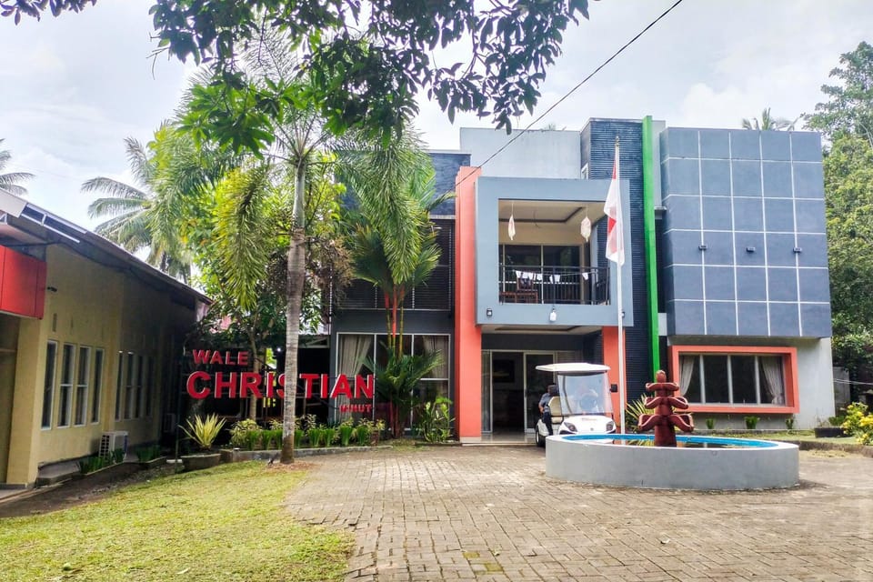 Facade/entrance