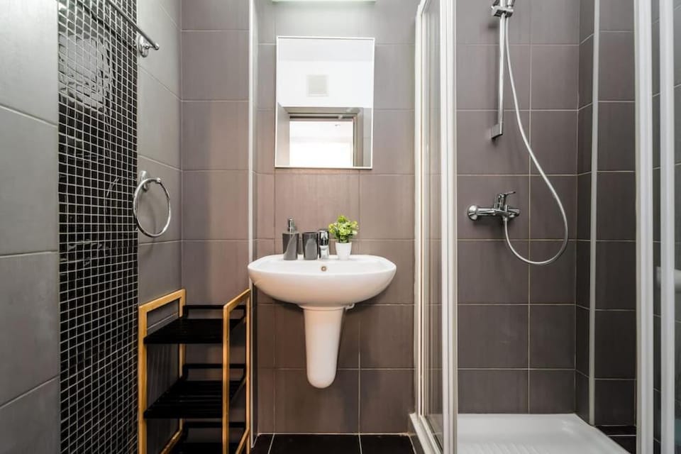 SunnyVillas 1 Bedroom Swimming Pool COR Apartment in Protaras