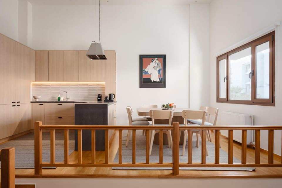 Kitchen or kitchenette, Dining area, stove
