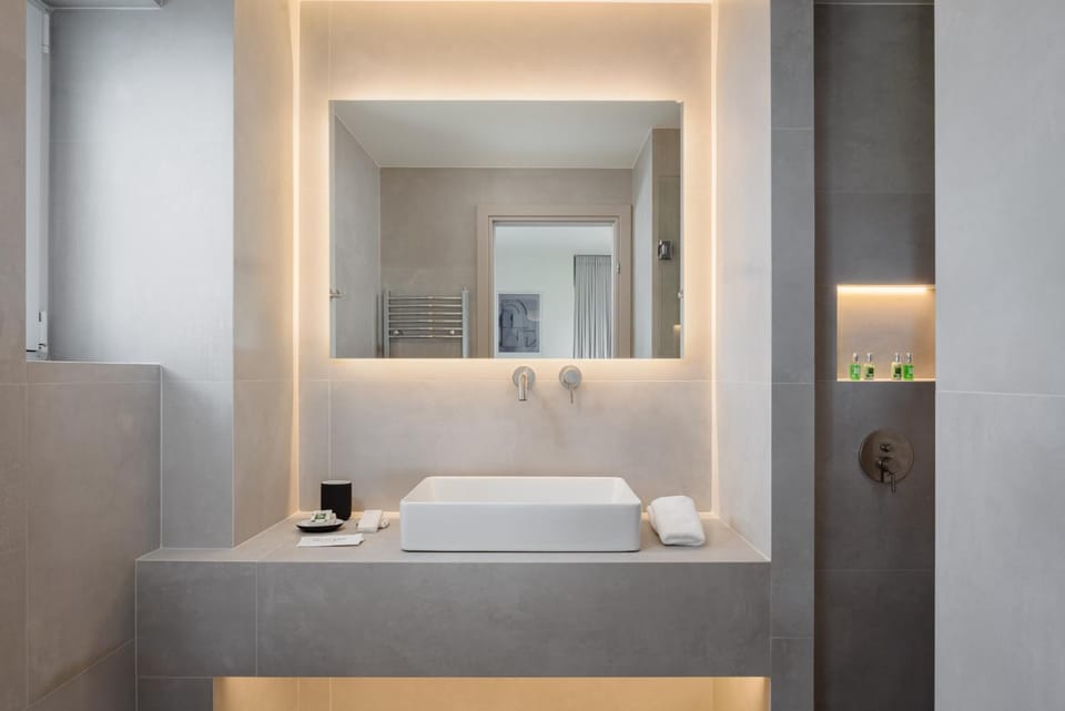 Bathroom, towels