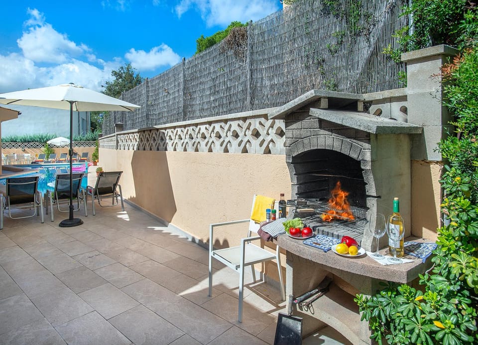 Patio, BBQ facilities