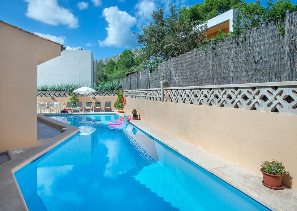 Pool view, Swimming pool, sunbed