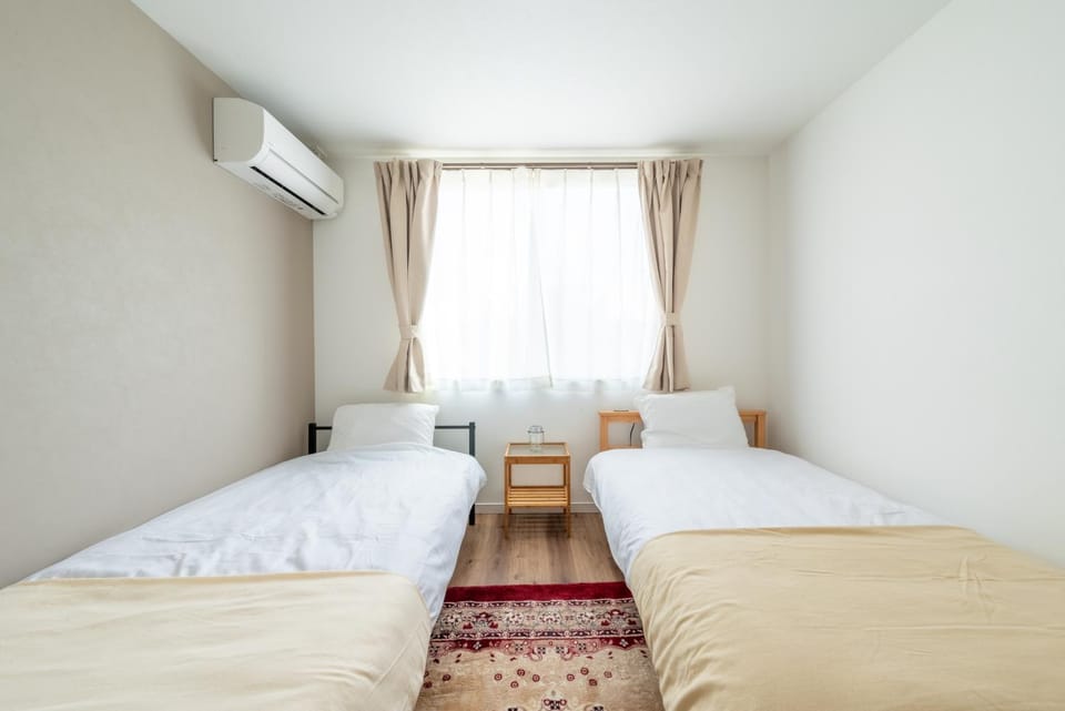 Bed, Bedroom, internet, air conditioner