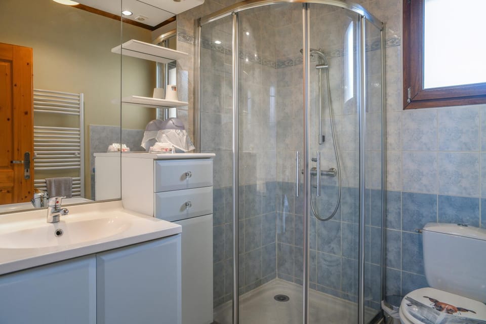 Bathroom, Living room
