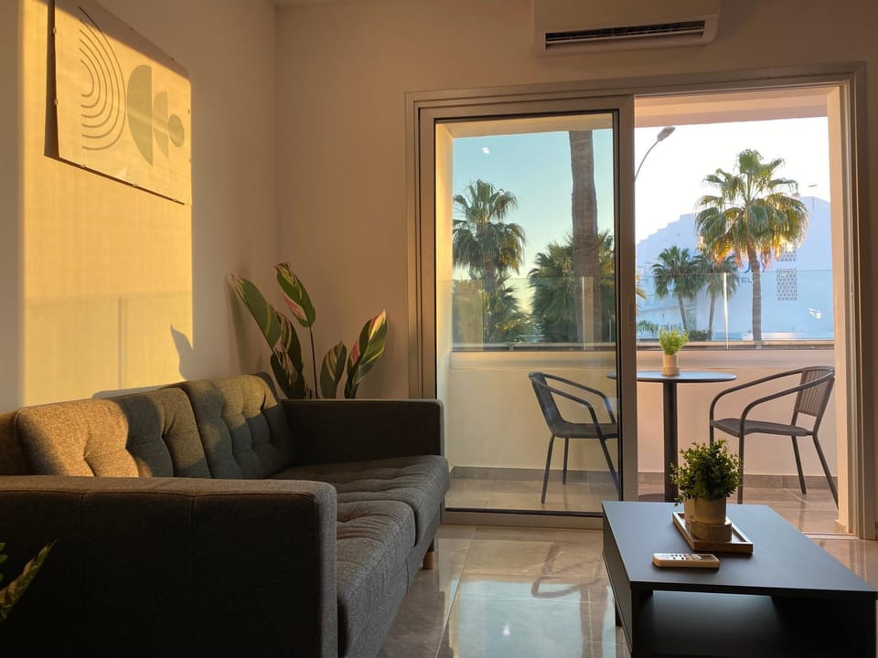 View (from property/room), Balcony/Terrace, Living room, Seating area