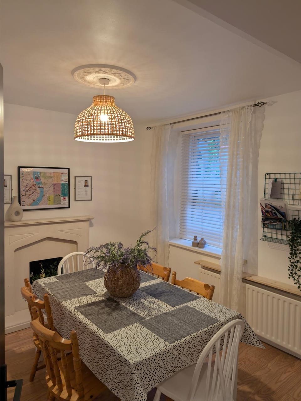 Seating area, Dining area