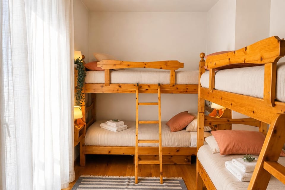Bed, Photo of the whole room, Bedroom, bunk bed, towels