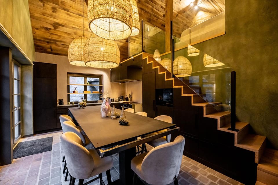 Dining area, kitchen