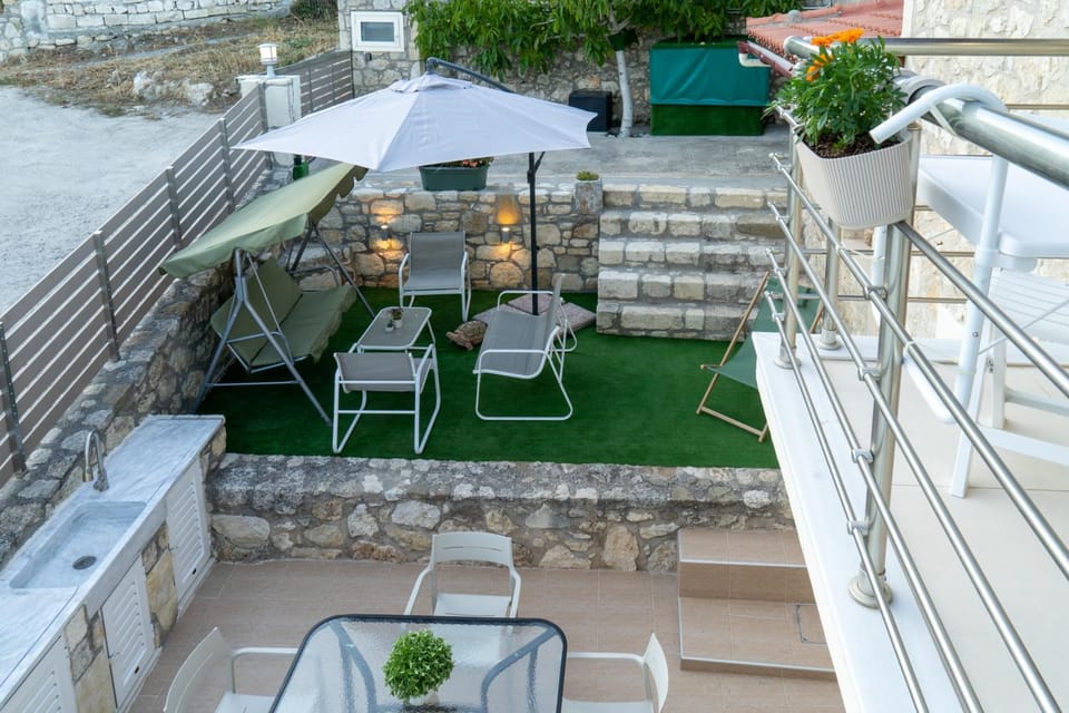 Property building, Garden, Garden view, Garden view