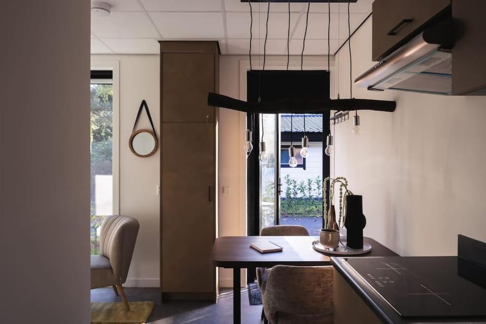 Kitchen or kitchenette, Dining area, stove