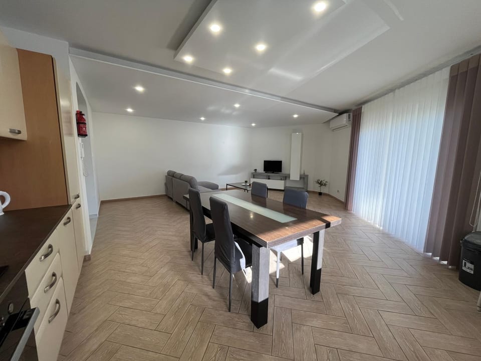 Kitchen or kitchenette, Living room, Dining area