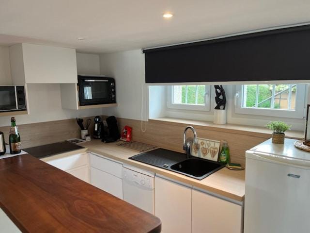 Coffee/tea facilities, dishwasher, minibar, oven, stove, toaster