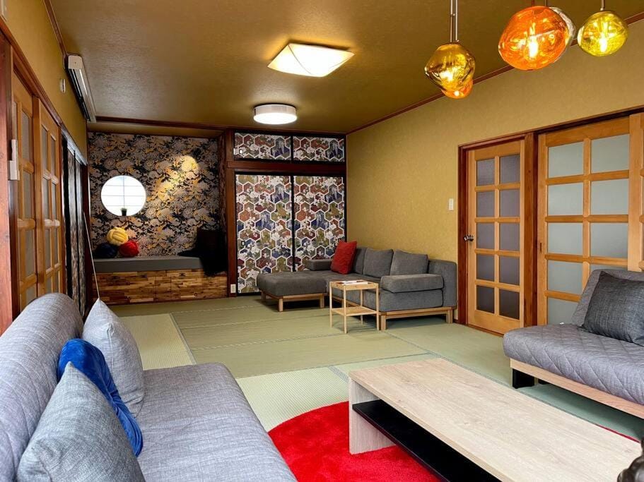 折々祭ー河口湖駅徒歩六分富士山ビューとホームシアター庭付 Villa in Shizuoka Prefecture