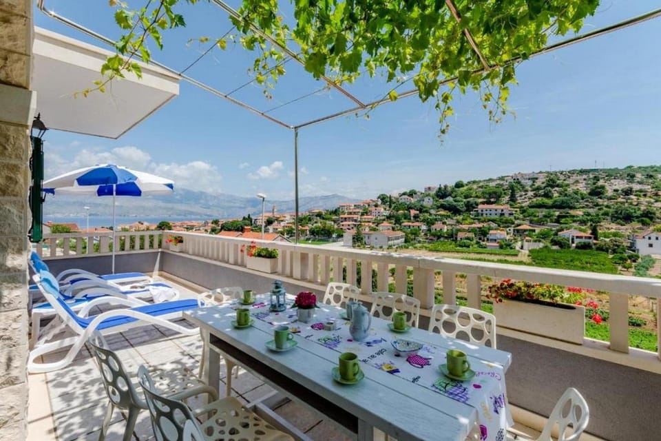 Comfortable Holiday Home with Terrace House in Split-Dalmatia County