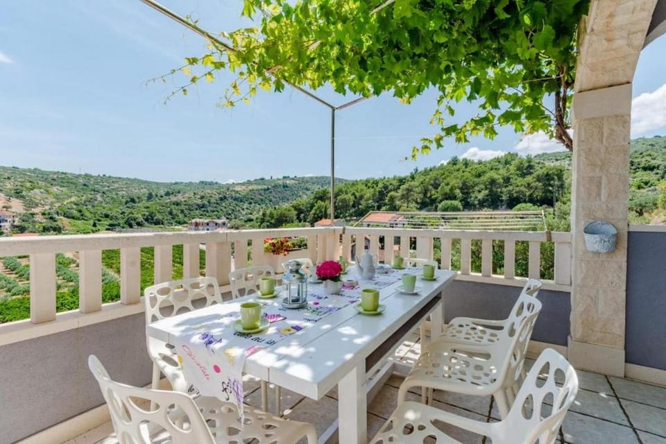 Comfortable Holiday Home with Terrace House in Split-Dalmatia County