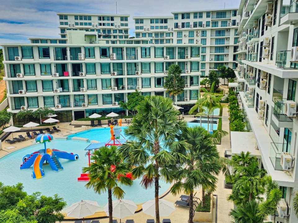 Pool view, Swimming pool