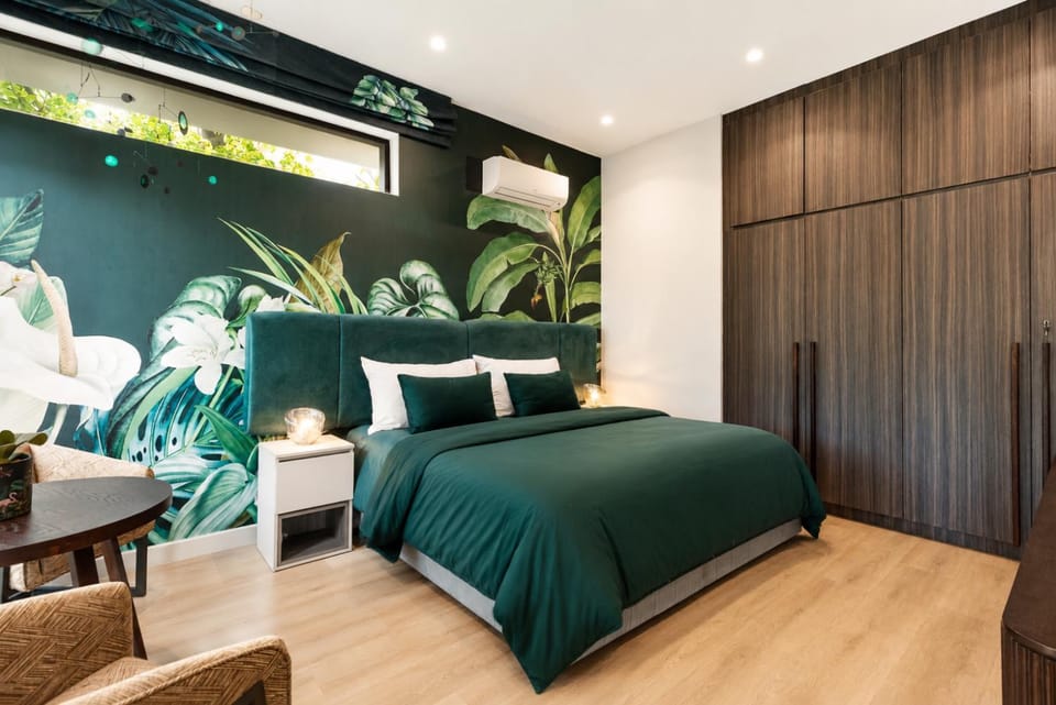 Bed, Photo of the whole room, Seating area, Bedroom, wardrobe, air conditioner