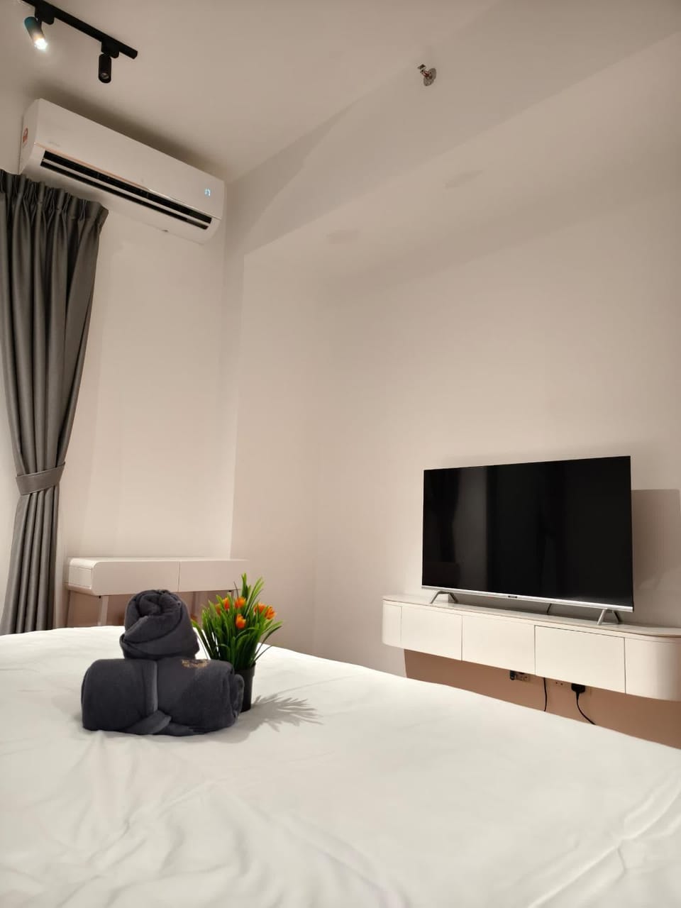 K Avenue High Floor Studio Balcony with Sunrise View Apartment in Kota Kinabalu