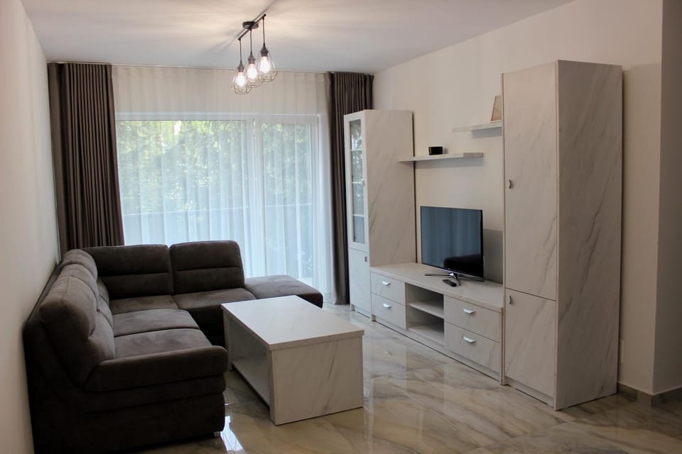 Communal lounge/ TV room, TV and multimedia, Living room, Seating area, Evening entertainment