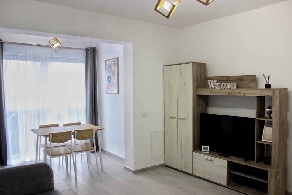 Communal lounge/ TV room, TV and multimedia, Kitchen or kitchenette, Living room, Seating area, Dining area, Evening entertainment