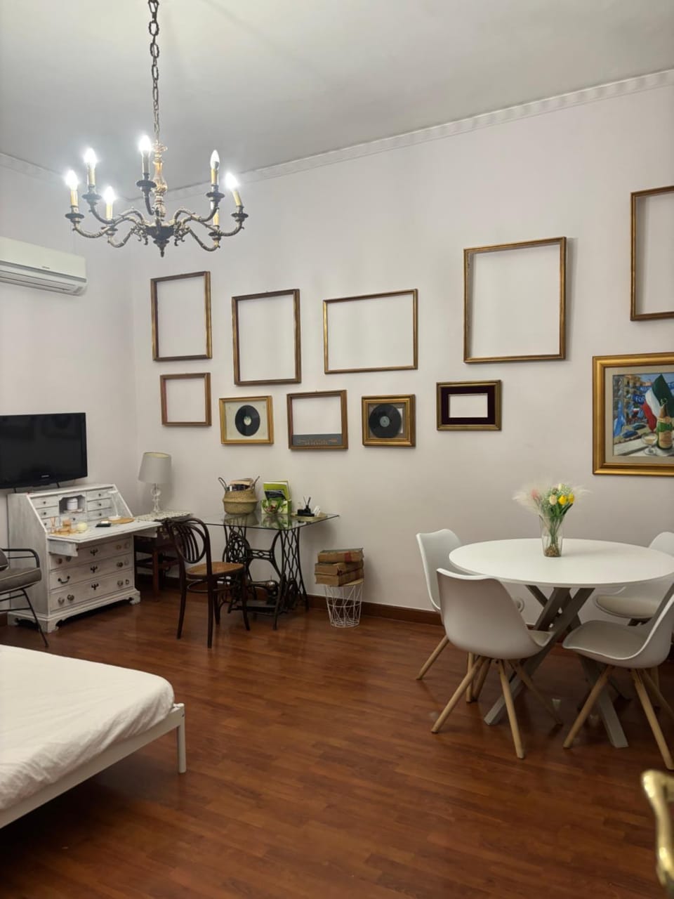 Photo of the whole room
