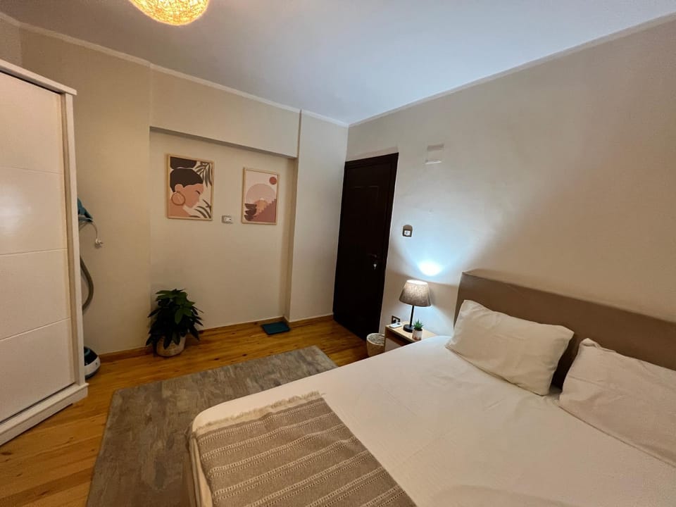 Bed, Photo of the whole room, Bedroom, wardrobe