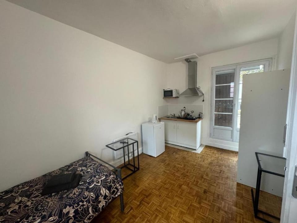 Oliasi Poissy Bed and Breakfast in Poissy